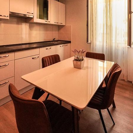 Tranquil Urban Escape Apartment Split Exterior photo